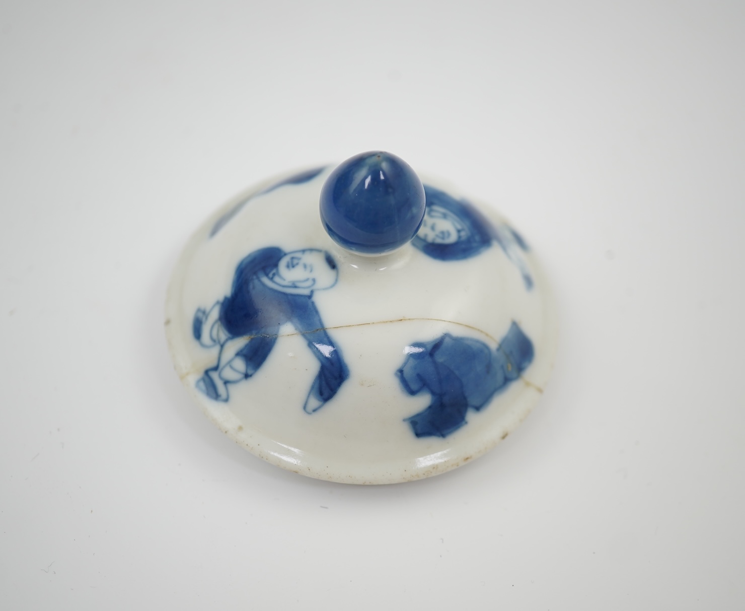 A Chinese blue and white baluster vase, early Kangxi, and associated cover